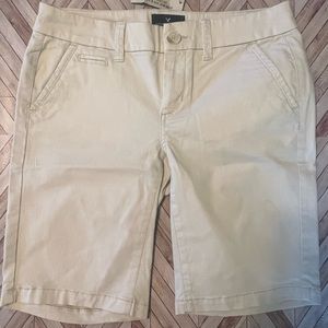 WOMENS/JUNIOR SHORTS (NWT)